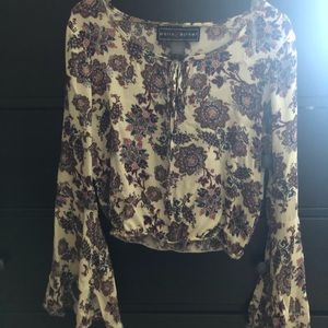 Bell sleeve long sleeve